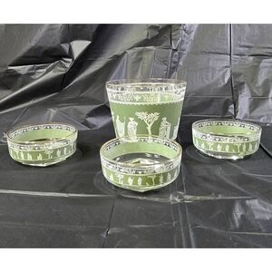 Vintage 1960s Jeannette Glass Wedgewood Hellenic Bowl Set